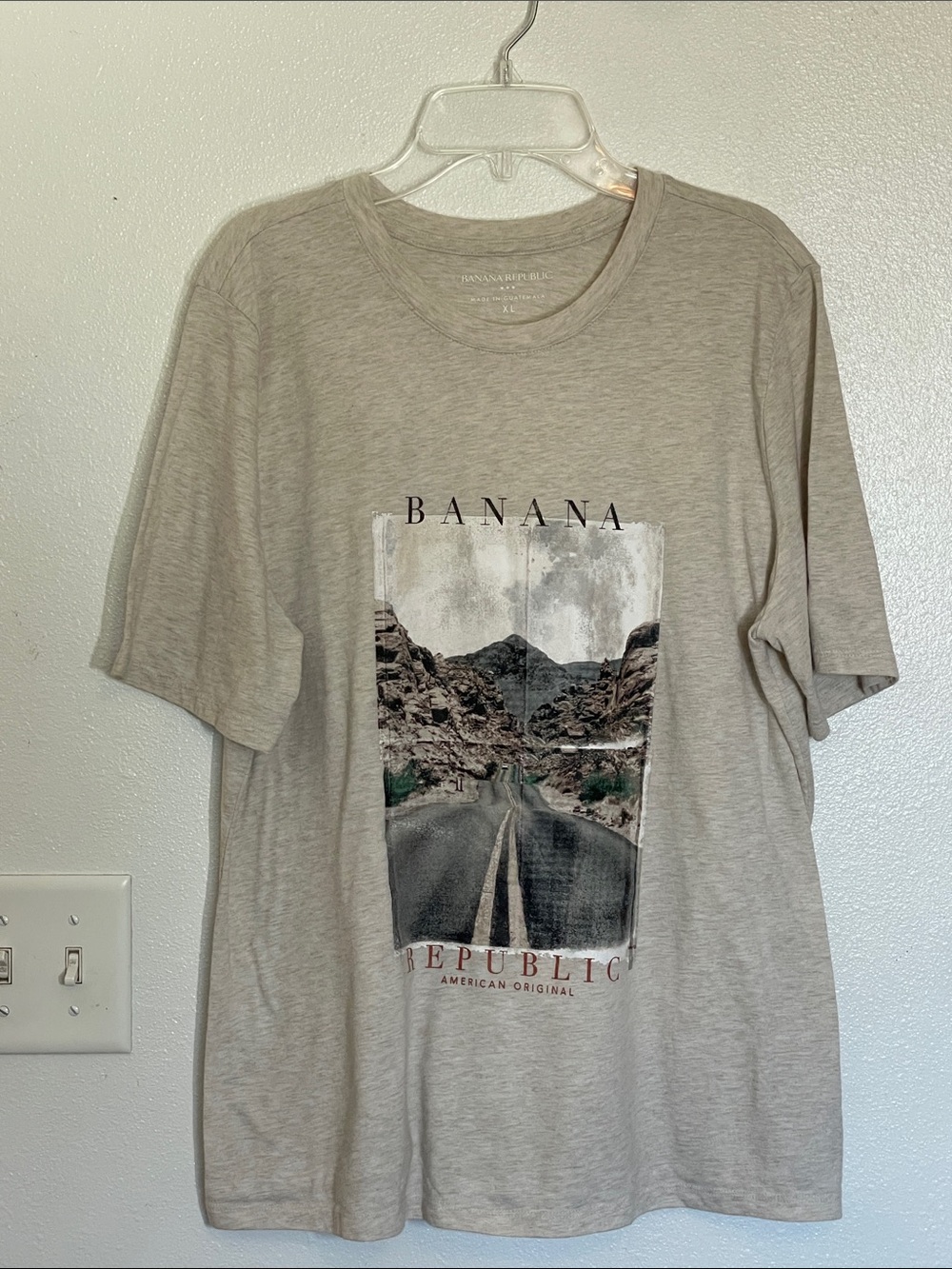 Banana Republic Beige Graphic Short Sleeve Tee
